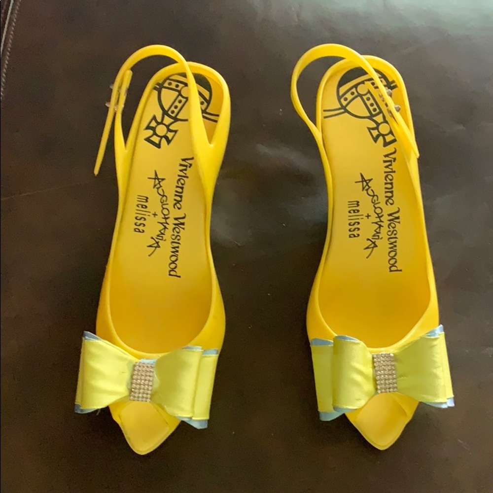 Yellow jelly heels